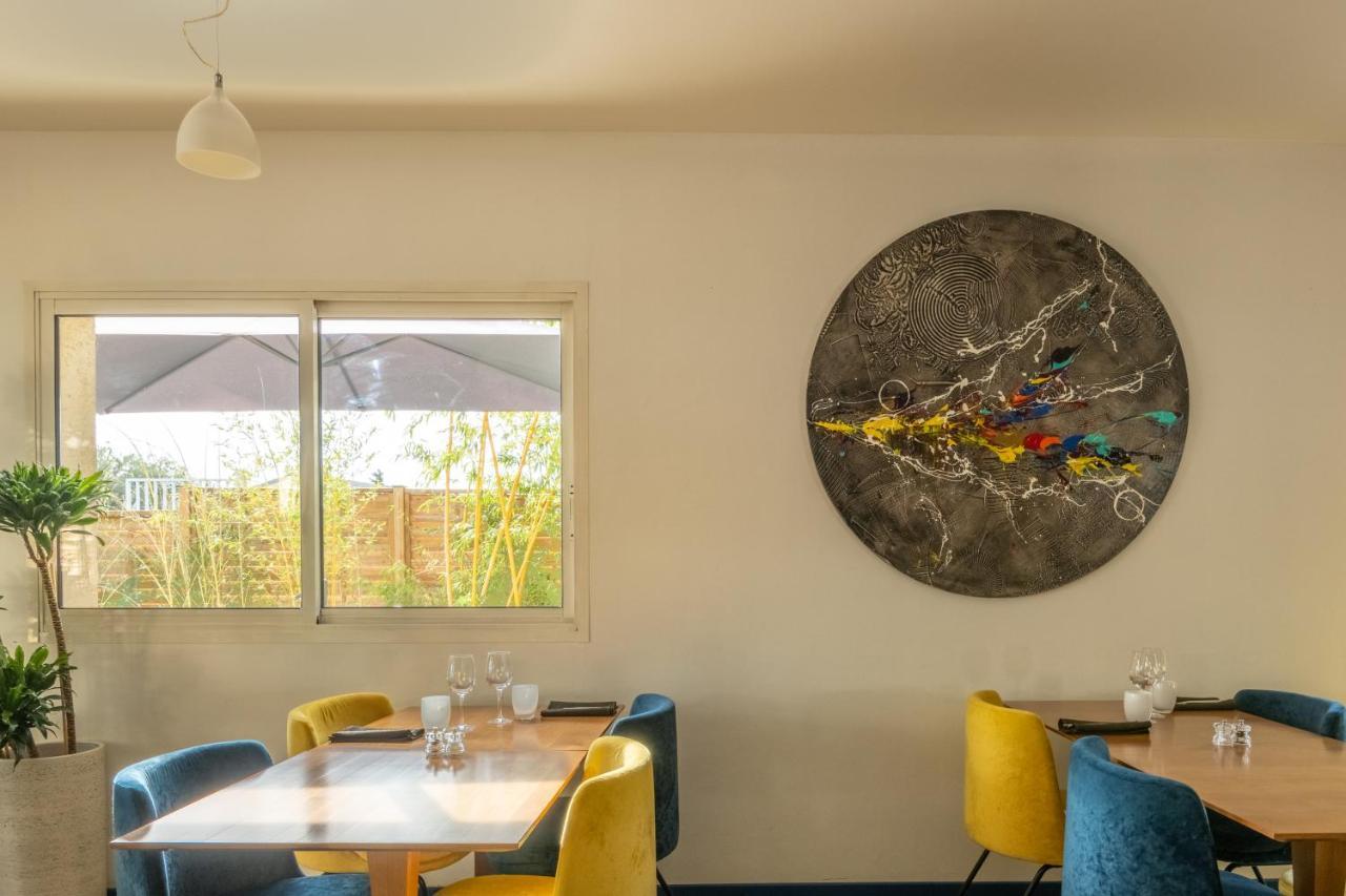 Logis Hotel Restaurant Le Clos Fleuri Кастельнодари Экстерьер фото