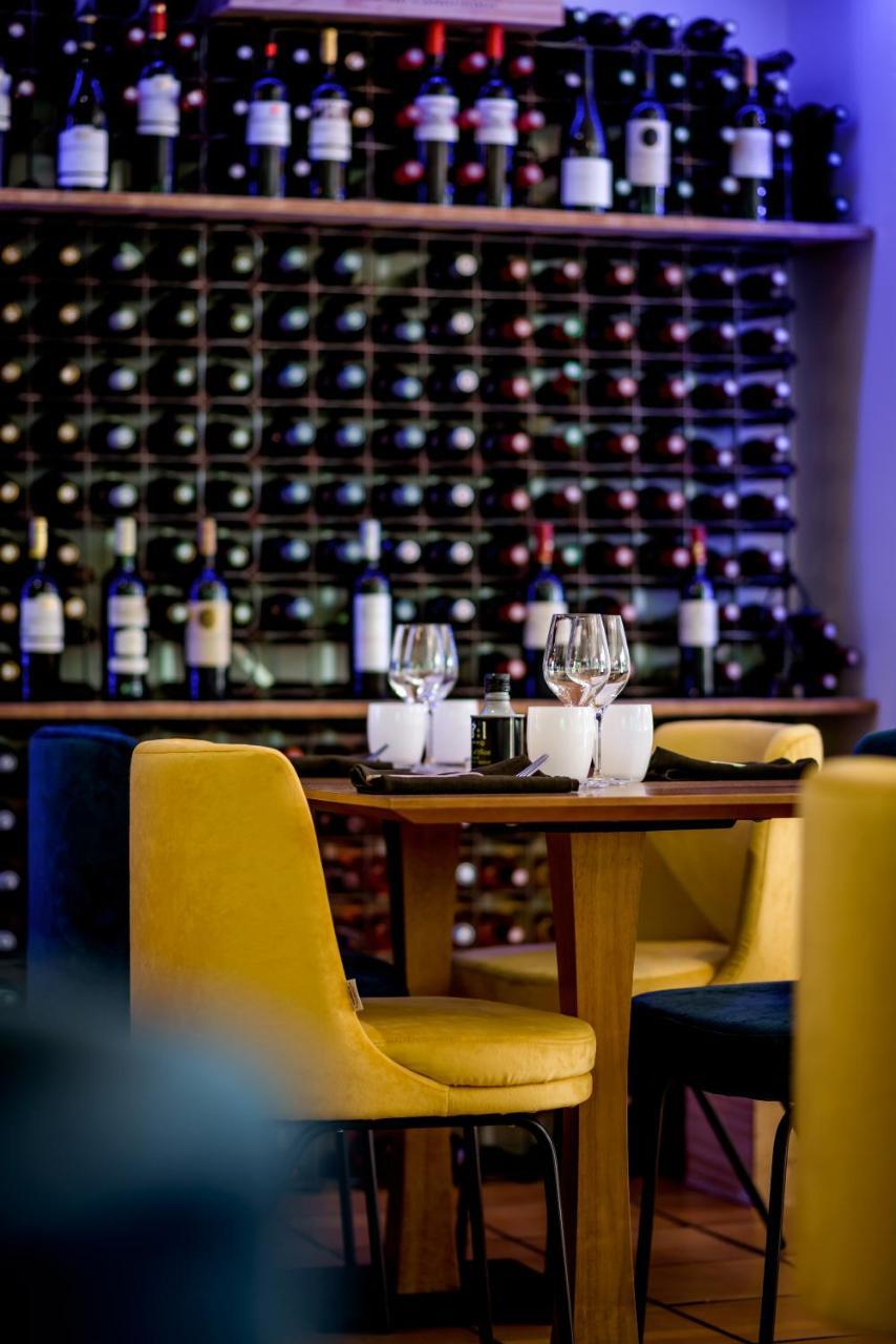 Logis Hotel Restaurant Le Clos Fleuri Кастельнодари Экстерьер фото